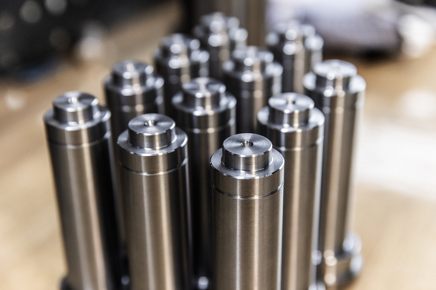 Weiss Präzisionstechnik Mehrere gefräste Teile nebeneinander